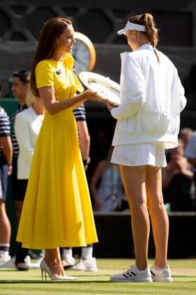 Mandatory Credit: Photo by Ella Ling Shutterstock (13018055ah) Catherine Duchess of Cambridge presents the Rosewater Dish to Ladies Singles Champion Elena Rybakina Wimbledon Tennis Championships, Day 13, The All England Lawn Tennis and Croquet Club, London, UK - 09 Jul 2022 Wimbledon Tennis Championships, Day 13, The All England Lawn Tennis and Croquet Club, London, UK - 09 Jul 2022  Copyright: xEllaxLing Shutterstockx 13018055ah