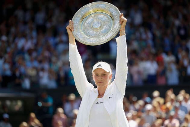 Elena Rybakina (KAZ) Damen Einzel, Siegerehrung, Praesentation Tennis - Wimbledon 2021 - Grand Slam ITF ATP, Tennis Herren WTA, Tennis Damen - AELTC - London - - Great Britain - 9 July 2022. Copyright: xJuergenxHasenkopfx