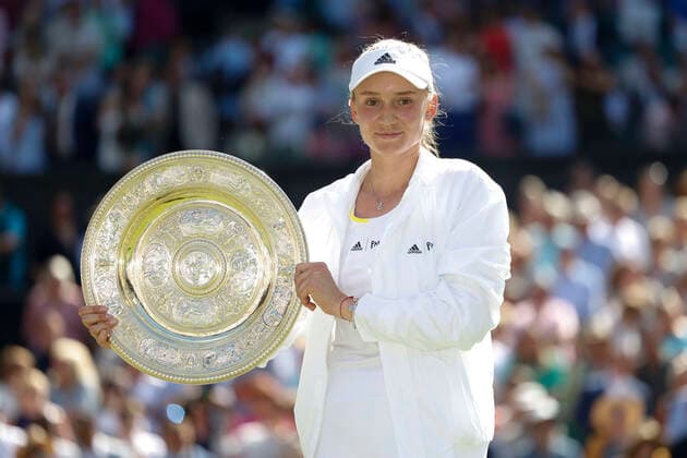 Sport Bilder des Tages Elena Rybakina (KAZ) Damen Einzel, Siegerehrung, Praesentation Tennis - Wimbledon 2021 - Grand Slam ITF ATP, Tennis Herren WTA, Tennis Damen - AELTC - London - - Great Britain - 9 July 2022. Copyright: xJuergenxHasenkopfx