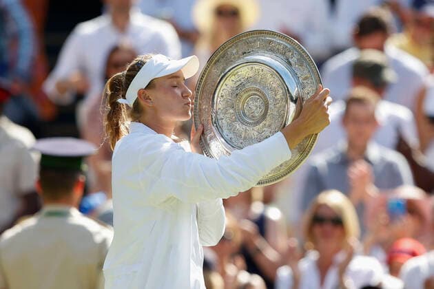 Elena Rybakina (KAZ) Damen Einzel, Siegerehrung, Praesentation Tennis - Wimbledon 2021 - Grand Slam ITF ATP, Tennis Herren WTA, Tennis Damen - AELTC - London - - Great Britain - 9 July 2022. Copyright: xJuergenxHasenkopfx