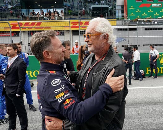 Formula 1 BWT Grosser Preis von Österreich 2022 09.07.2022, Red Bull Ring , Spielberg, Formula 1 BWT Grosser Preis von Österreich 2022 , im Bild Teamchef Christian Horner (Red Bull Racing Honda) begrüßt Flavio Briatore.
