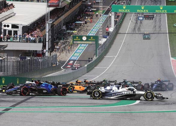 Formula 1 BWT Grosser Preis von Österreich 2022 09.07.2022, Red Bull Ring , Spielberg, Formula 1 BWT Grosser Preis von Österreich 2022 , im Bild Startunfall von Pierre Gasly (FRA), Scuderia AlphaTauri