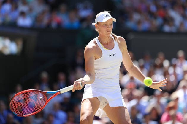 Tennis - Wimbledon (Day 13) 9th July 2022 - Tennis - Wimbledon (Day 13) - Elena Rybakina (KAZ) in action against Ons Jabeur (TUN) in their Ladies Singles Final - Photo: Simon Stacpoole Offside. London UK Copyright: xSimonxStacpoolexOffside