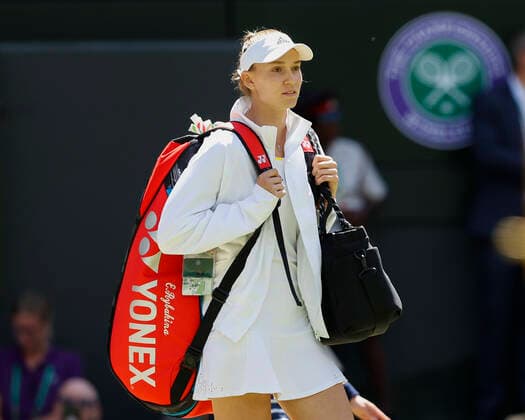 Elena Rybakina (KAZ) betritt den Platz, Damen Einzel, Finale, Endspiel Tennis - Wimbledon 2022 - Grand Slam ITF ATP, Tennis Herren WTA, Tennis Damen - AELTC - London - - Great Britain - 9 July 2022. Copyright: xJuergenxHasenkopfx