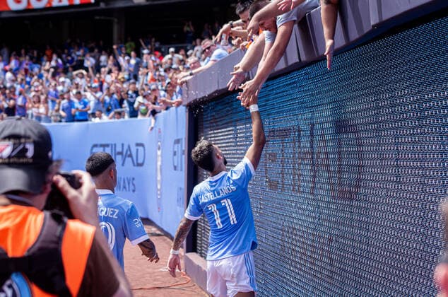 July 9, 2022, New York, NY, New York, NY, United States: NEW YORK, NY - JULY 9: Valentin Castellanos Celebrates with the fans after his second goal for the NYC FC in the second half of their match agains New England Revolutions at Yankee Stadium on July 9, 2022 in New York, NY, United States. New York, NY United States - ZUMAp175 20220709_zsa_p175_006 Copyright: xMattxDaviesx