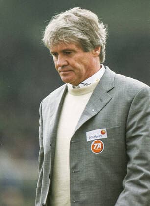 Aus 1. BL. Saison 1998 99 VfL Wolfsburg - 1. FC Nürnberg 1:1 am 08.05.1999 im alten VfL Stadion. Im Foto: Trainer Friedel Rausch vom 1.FC Nürnberg. *** From 1 BL season 1998 99 VfL Wolfsburg 1 FC Nürnberg 1 1 on 08 05 1999 in the old VfL stadium In the photo coach Friedel Rausch of 1 FC Nürnberg