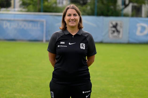 09.07.2022, Fussball 3. Liga 2022 2023, TSV 1860 München an der Grünwalder Strasse in München, Porträttermin 2022 2023, Ärztin Monika Mrosek