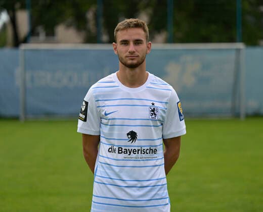 09.07.2022, Fussball 3. Liga 2022 2023, TSV 1860 München an der Grünwalder Strasse in München, Porträttermin 2022 2023, Niklas Lang (TSV 1860 München)
