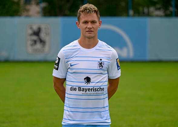 09.07.2022, Fussball 3. Liga 2022 2023, TSV 1860 München an der Grünwalder Strasse in München, Porträttermin 2022 2023, Erik Tallig (TSV 1860 München)
