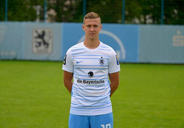 09.07.2022, Fussball 3. Liga 2022 2023, TSV 1860 München an der Grünwalder Strasse in München, Porträttermin 2022 2023, Martin Kobylanski (TSV 1860 München)