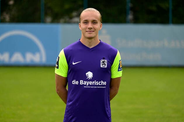 09.07.2022, Fussball 3. Liga 2022 2023, TSV 1860 München an der Grünwalder Strasse in München, Porträttermin 2022 2023, Torwart Julius Schmid (TSV 1860 München)