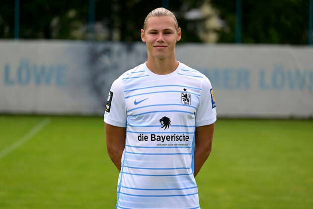 09.07.2022, Fussball 3. Liga 2022 2023, TSV 1860 München an der Grünwalder Strasse in München, Porträttermin 2022 2023, Fynn Lakenmacher (TSV 1860 München)