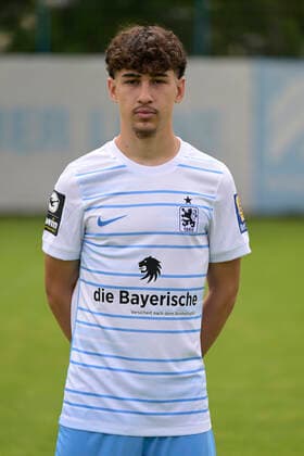 09.07.2022, Fussball 3. Liga 2022 2023, TSV 1860 München an der Grünwalder Strasse in München, Porträttermin 2022 2023, Devin Sür (TSV 1860 München)