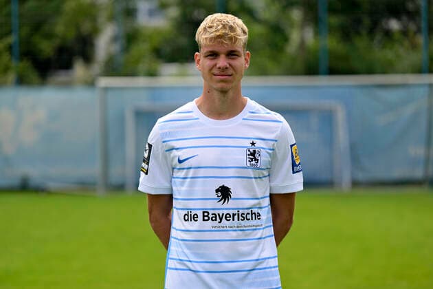 09.07.2022, Fussball 3. Liga 2022 2023, TSV 1860 München an der Grünwalder Strasse in München, Porträttermin 2022 2023, Leandro Morgalla (TSV 1860 München)