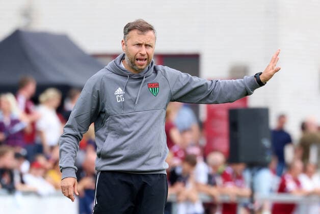 09.07.2022 - Fussball - Saison 2022 2023 - Testspiel Freundschaftsspiel Vorbereitungsspiel: 1. FC Nürnberg Nuernberg FCN ( Club ) - 1. FC Schweinfurt - Sportfoto Zink Daniel Marr - Christian Gmünder (Trainer 1. FC Schweinfurt ) zeigt an gestikuliert dirigiert gibt Anweisungen