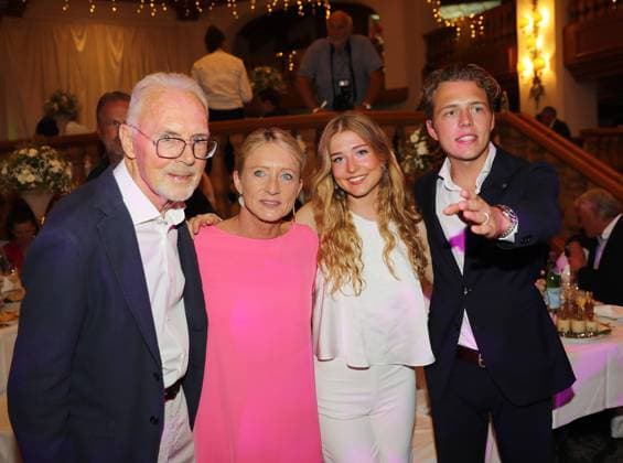 33. Kaiser Cup in Bad Griesbach Gala Abend Treffen der Eagles in Bad Griesbach Heidi und Franz Beckenbauer mit ihren Kindern Francesca und Joel Bad Griesbach Bayern Deutschland Hotel Maximillian