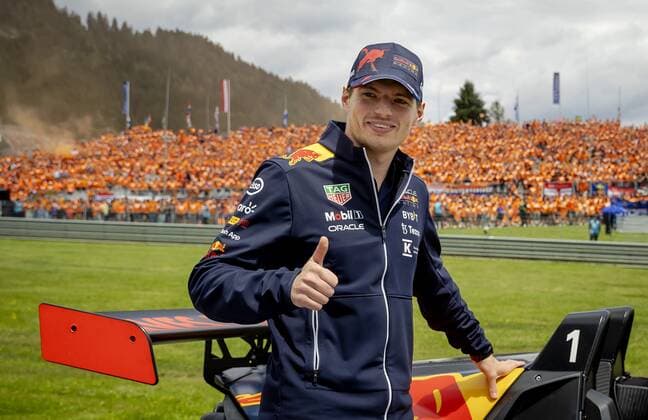 SPIELBERG - Max Verstappen (1) with his fans during the drivers parade ahead of the Austrian Grand Prix at the Red Bull Ring on July 10, 2022 in Spielberg, Austria. ANP SEM VAN DER WAL F1 Grand Prix of Austria 2022 xVIxANPxSportx xxANPxIVx