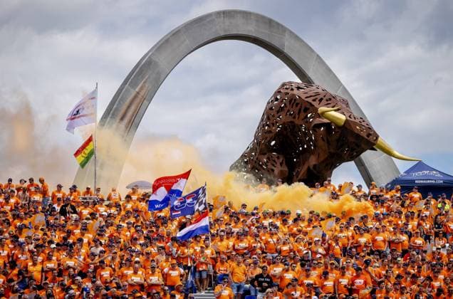 SPIELBERG - Fans of Max Verstappen (1) during the drivers parade ahead of the Austrian Grand Prix at the Red Bull Ring on July 10, 2022 in Spielberg, Austria. ANP SEM VAN DER WAL F1 Grand Prix of Austria 2022 xVIxANPxSportx xxANPxIVx