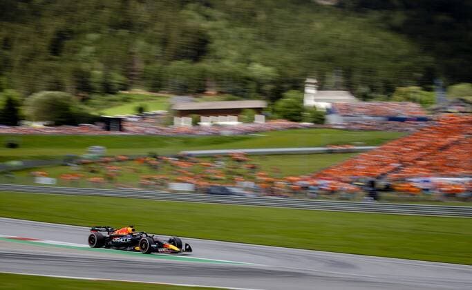 SPIELBERG - Max Verstappen (1) with the Oracle Red Bull Racing RB18 Honda during the Austrian Grand Prix at the Red Bull Ring on July 10, 2022 in Spielberg, Austria. ANP SEM VAN DER WAL F1 Grand Prix of Austria 2022 xVIxANPxSportx xxANPxIVx