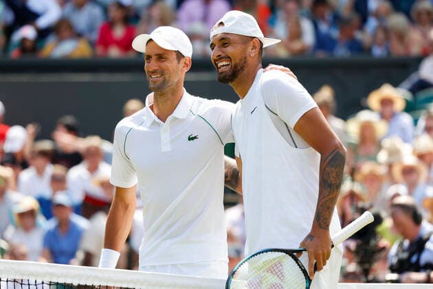 Novak Djokovic (SRB) und Nick Kyrgios (AUS) stehen am Netz vor Spielbeginn. Tennis - Wimbledon 2021 - Grand Slam ITF ATP, Tennis Herren WTA, Tennis Damen - AELTC - London - - Great Britain - 10 July 2022. Copyright: xJuergenxHasenkopfx