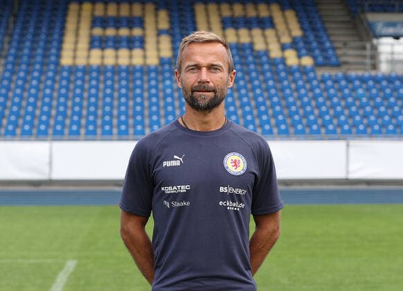 Cheftrainer Michael Schiele (Eintracht Braunschweig) ; Eintracht Braunschweig; 2.BL, Portraettermin 2022 2023
