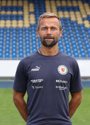 Cheftrainer Michael Schiele (Eintracht Braunschweig) ; Eintracht Braunschweig; 2.BL, Portraettermin 2022 2023