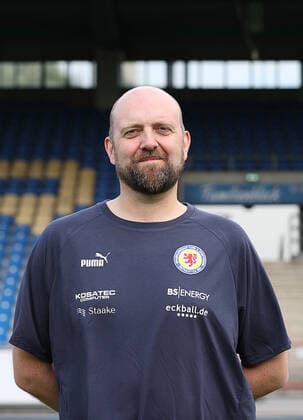 Dr. Alexander Ruhe (Chiropraktor); Eintracht Braunschweig; 2.BL, Portraettermin 2022 2023