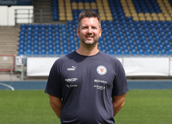 Simon Fitzner (Internist) ; Eintracht Braunschweig; 2.BL, Portraettermin 2022 2023