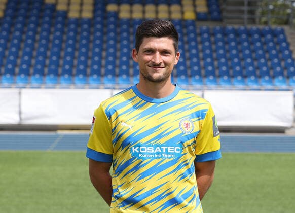 Jannis Nikolaou ; Eintracht Braunschweig; 2.BL, Portraettermin 2022 2023