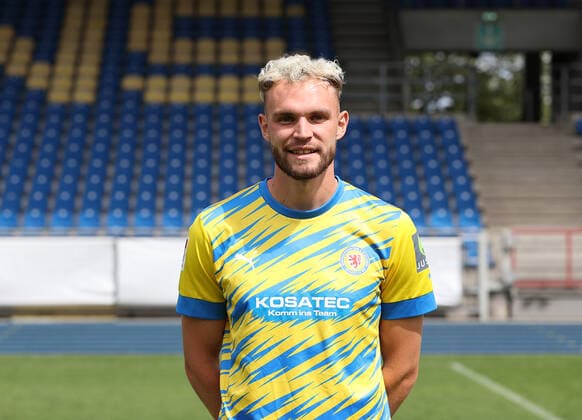 Philipp Strompf ; Eintracht Braunschweig; 2.BL, Portraettermin 2022 2023