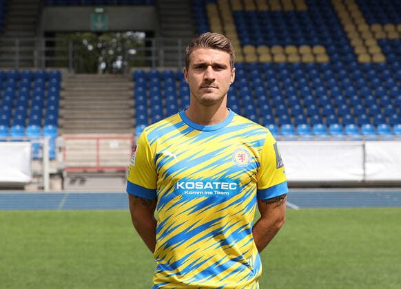 Benjamin Girth ; Eintracht Braunschweig; 2.BL, Portraettermin 2022 2023