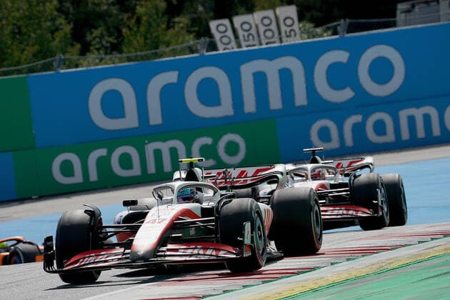 Formula 1 BWT Grosser Preis von Österreich 2022 10.07.2022, Red Bull Ring , Spielberg, Formula 1 BWT Grosser Preis von Österreich 2022 , im Bild Mick Schumacher (DEU), Haas F1 Team, Kevin Magnussen (DNK), Haas F1 Team