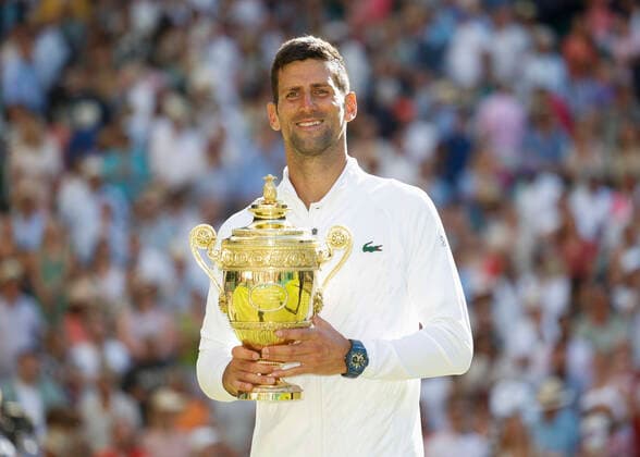 Novak Djokovic (SRB) mit dem Pokal, Trophäe, Siegerehrung, Praesentation Tennis - Wimbledon 2022 - Grand Slam ITF ATP, Tennis Herren WTA, Tennis Damen - AELTC - London - - Great Britain - 10 July 2022. Copyright: xJuergenxHasenkopfx