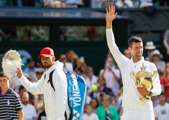 Champion Novak Djokovic (SRB) und Finalist Nick Kyrgios (AUS) verlassen den Platz, Siegerehrung, Praesentation Tennis - Wimbledon 2022 - Grand Slam ITF ATP, Tennis Herren WTA, Tennis Damen - AELTC - London - - Great Britain - 10 July 2022. Copyright: xJuergenxHasenkopfx