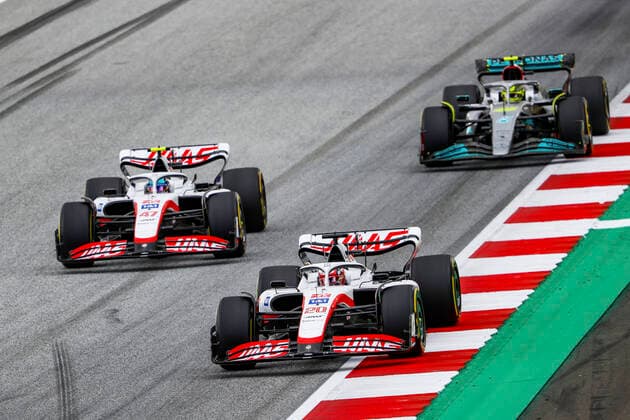 20 Kevin Magnussen (DNK, Haas F1 Team), 47 Mick Schumacher (DEU, Haas F1 Team), 44 Lewis Hamilton (GBR, Mercedes-AMG Petronas F1 Team), F1 Grand Prix of Austria at Red Bull Ring on July 10, 2022 in Spielberg, Austria. (Photo by HOCH ZWEI) Spielberg Austria