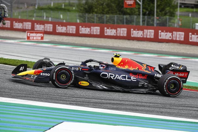 11 PEREZ Sergio (mex), Red Bull Racing RB18, action during the Formula 1 Rolex Grosser Preis Von Osterreich 2022, 2022 Austrian Grand Prix, 11th round of the 2022 FIA Formula One World Championship, WM, Weltmeisterschaft from July 8 to 10, 2022 on the Red Bull Ring, in Spielberg, Austria - F1 - AUSTRIAN GRAND PRIX 2022 - RACE DPPI Panoramic  00122027__R3_3601