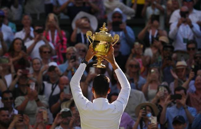 Bilder des Jahres 2022, Sport 07 Juli Sport Themen der Woche KW27 Sport Bilder des Tages 2022 Wimbledon Novak Djokovic , (SRB) *** 2022 Wimbledon Novak Djokovic , SRB
