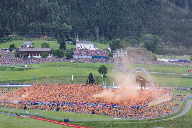 10.07.2022, Red Bull Ring, Spielberg, AUT, FIA, Formel 1, Grosser Preis von Österreich, Rennen, im Bild Fans Fans during the race for the Austrian FIA Formula One Grand Prix at the Red Bull Ring in Spielberg, Austria on 2022 07 10. Expa Spielberg