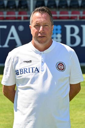 08.07.2022, xjhx, Fussball 3.Liga, SV Wehen Wiesbaden - Fototermin Saison 2022 23 emspor, v.l. Trainer Markus Kauczinksi (SV Wehen Wiesbaden) (DFL DFB REGULATIONS PROHIBIT ANY USE OF PHOTOGRAPHS as IMAGE SEQUENCES and or QUASI-VIDEO) Wiesbaden