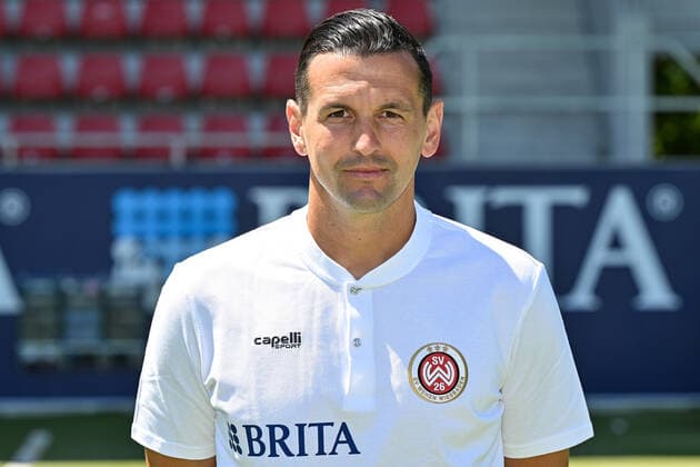 08.07.2022, xjhx, Fussball 3.Liga, SV Wehen Wiesbaden - Fototermin Saison 2022 23 emspor, v.l. Torwarttrainer Marjan Petkovic (SV Wehen Wiesbaden) (DFL DFB REGULATIONS PROHIBIT ANY USE OF PHOTOGRAPHS as IMAGE SEQUENCES and or QUASI-VIDEO) Wiesbaden