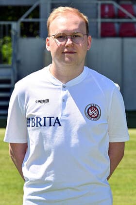 08.07.2022, xjhx, Fussball 3.Liga, SV Wehen Wiesbaden - Fototermin Saison 2022 23 emspor, v.l. Philipp Gründler Leiter Scouting & Analyse (DFL DFB REGULATIONS PROHIBIT ANY USE OF PHOTOGRAPHS as IMAGE SEQUENCES and or QUASI-VIDEO) Wiesbaden