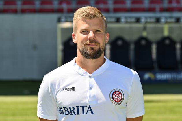 08.07.2022, xjhx, Fussball 3.Liga, SV Wehen Wiesbaden - Fototermin Saison 2022 23 emspor, v.l. Physiotherapeut Robin Reitze (DFL DFB REGULATIONS PROHIBIT ANY USE OF PHOTOGRAPHS as IMAGE SEQUENCES and or QUASI-VIDEO) Wiesbaden