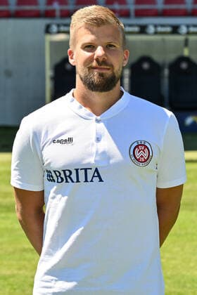 08.07.2022, xjhx, Fussball 3.Liga, SV Wehen Wiesbaden - Fototermin Saison 2022 23 emspor, v.l. Physiotherapeut Robin Reitze (DFL DFB REGULATIONS PROHIBIT ANY USE OF PHOTOGRAPHS as IMAGE SEQUENCES and or QUASI-VIDEO) Wiesbaden