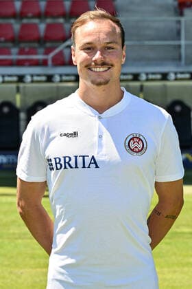 08.07.2022, xjhx, Fussball 3.Liga, SV Wehen Wiesbaden - Fototermin Saison 2022 23 emspor, v.l. Assistenz-Athletik-Trainer Wenzel Böhm (DFL DFB REGULATIONS PROHIBIT ANY USE OF PHOTOGRAPHS as IMAGE SEQUENCES and or QUASI-VIDEO) Wiesbaden
