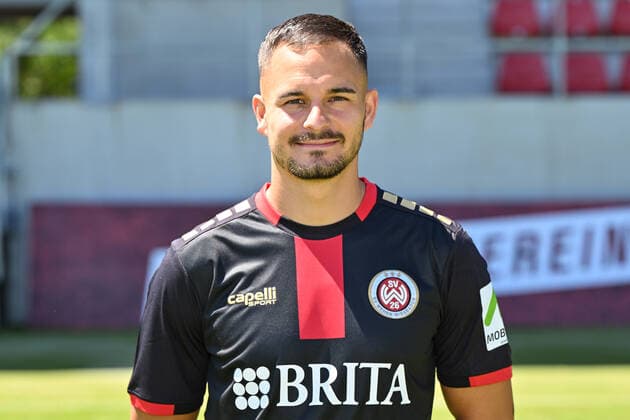 08.07.2022, xjhx, Fussball 3.Liga, SV Wehen Wiesbaden - Fototermin Saison 2022 23 emspor, v.l. Sebastian Mrowca (SV Wehen Wiesbaden) (DFL DFB REGULATIONS PROHIBIT ANY USE OF PHOTOGRAPHS as IMAGE SEQUENCES and or QUASI-VIDEO) Wiesbaden