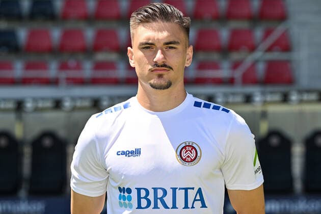 08.07.2022, xjhx, Fussball 3.Liga, SV Wehen Wiesbaden - Fototermin Saison 2022 23 emspor, v.l. Arthur Lyska (SV Wehen Wiesbaden) (DFL DFB REGULATIONS PROHIBIT ANY USE OF PHOTOGRAPHS as IMAGE SEQUENCES and or QUASI-VIDEO) Wiesbaden