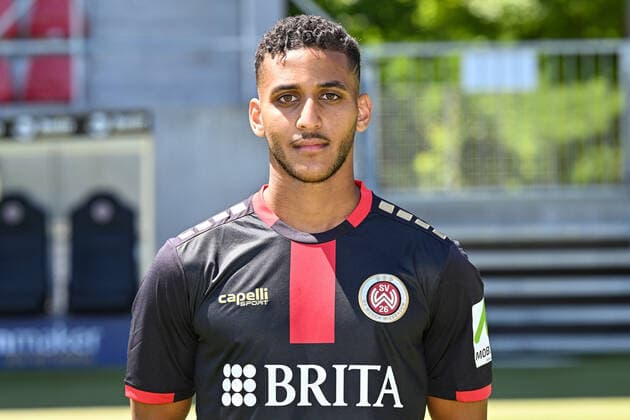 08.07.2022, xjhx, Fussball 3.Liga, SV Wehen Wiesbaden - Fototermin Saison 2022 23 emspor, v.l. Amin Farouk (SV Wehen Wiesbaden) (DFL DFB REGULATIONS PROHIBIT ANY USE OF PHOTOGRAPHS as IMAGE SEQUENCES and or QUASI-VIDEO) Wiesbaden