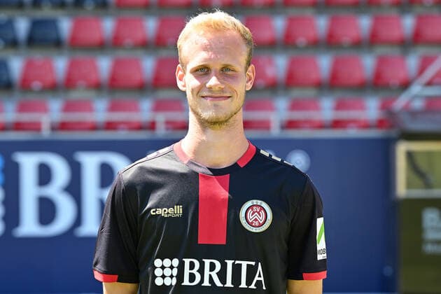 08.07.2022, xjhx, Fussball 3.Liga, SV Wehen Wiesbaden - Fototermin Saison 2022 23 emspor, v.l. Lucas Brumme (SV Wehen Wiesbaden) (DFL DFB REGULATIONS PROHIBIT ANY USE OF PHOTOGRAPHS as IMAGE SEQUENCES and or QUASI-VIDEO) Wiesbaden