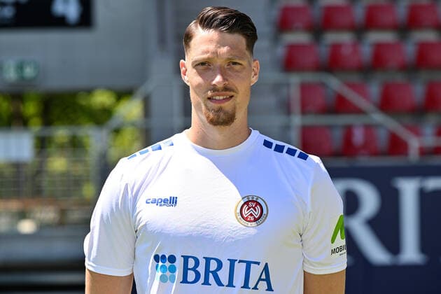 08.07.2022, xjhx, Fussball 3.Liga, SV Wehen Wiesbaden - Fototermin Saison 2022 23 emspor, v.l. Florian Stritzel (SV Wehen Wiesbaden) (DFL DFB REGULATIONS PROHIBIT ANY USE OF PHOTOGRAPHS as IMAGE SEQUENCES and or QUASI-VIDEO) Wiesbaden
