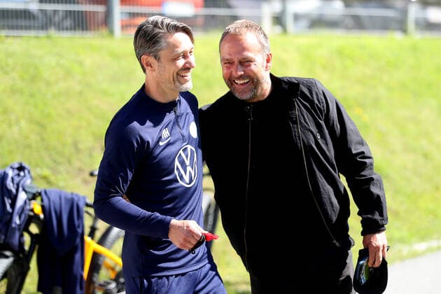 VfL Trainingslager, Seefeld (Tirol) Österreich Seefeld, 11.07.2022, FUßBALL - VfL Wolfsburg, Sommertrainingslager, 1. Bundesliga, Saison 2022 23. Bundestrainer Hansi Flick besucht VfL Wolfsburg im Trainingslager, hier mit Cheftrainer Niko Kovac (VfL Wolfsburg) Seefeld